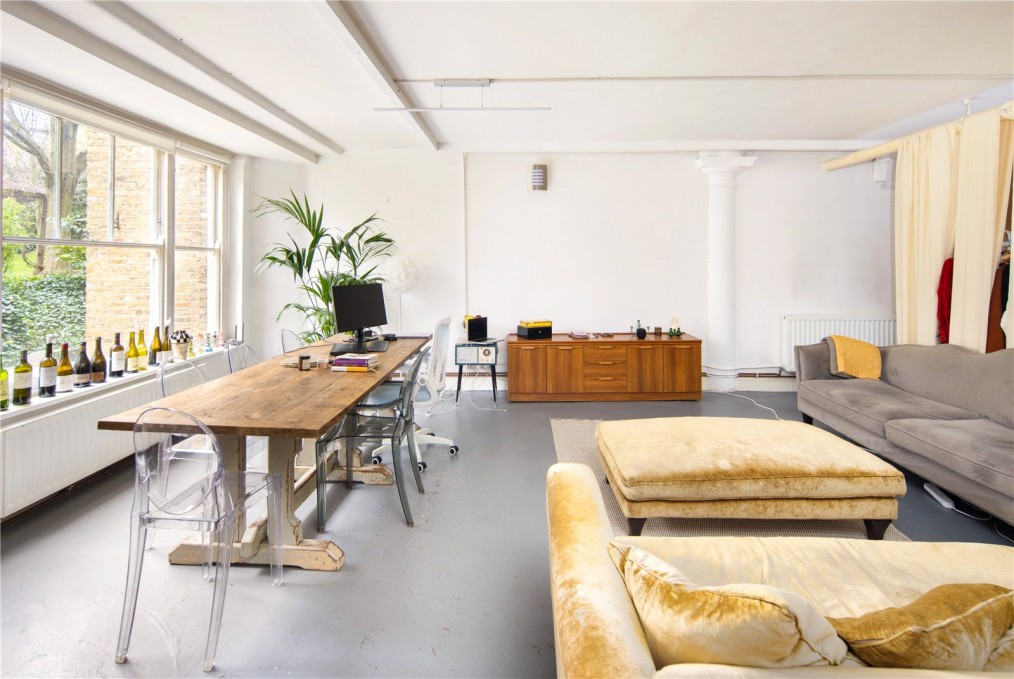 Colonnades Apartments, E8