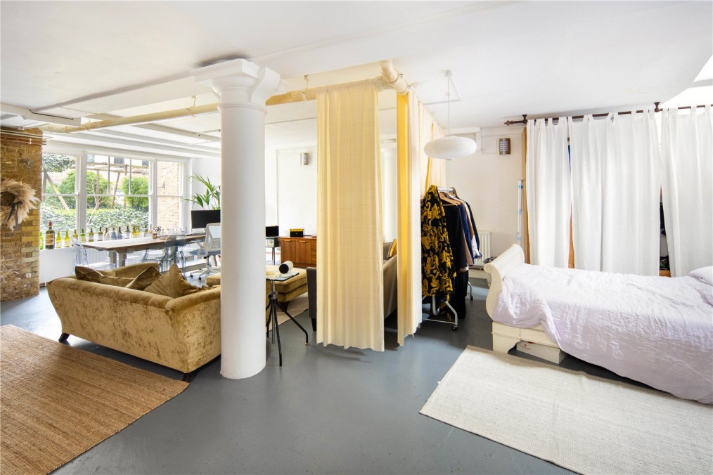Colonnades Apartments, E8