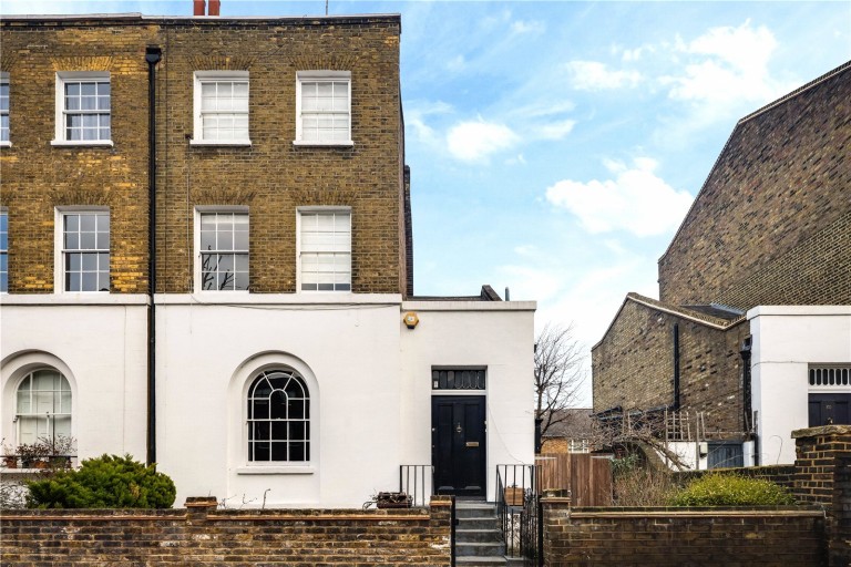 Sutton Place, E9