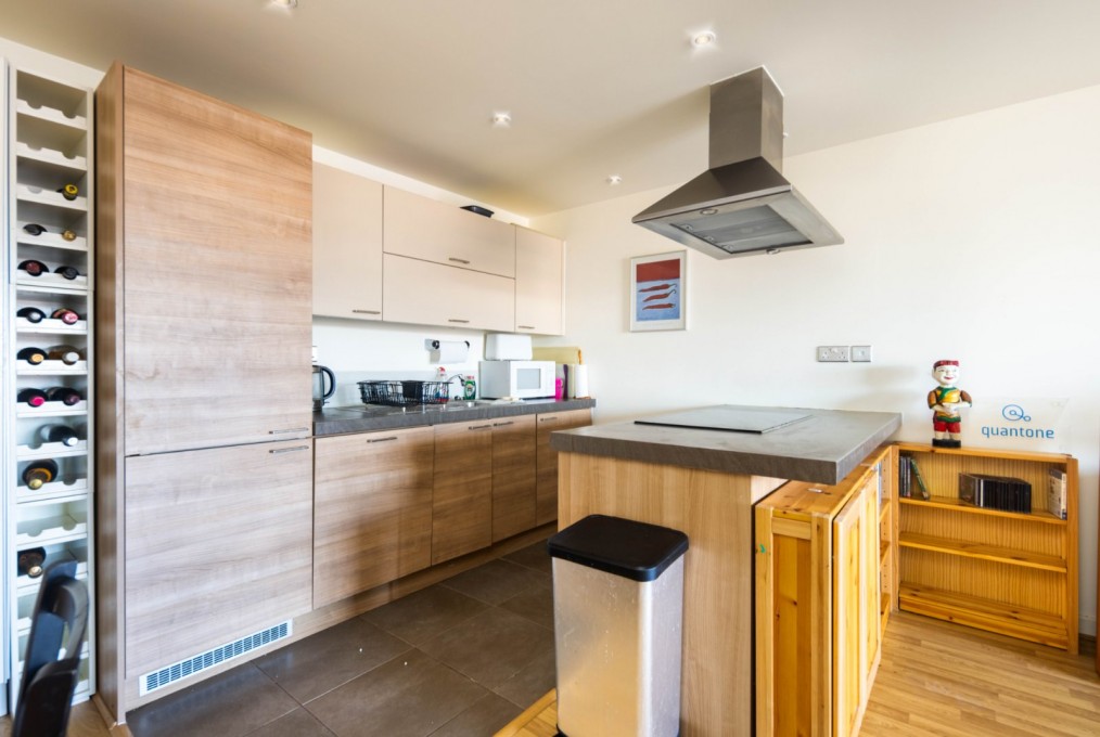 Emerald Apartments, E9