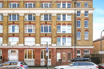 Colonnades Apartments, E8