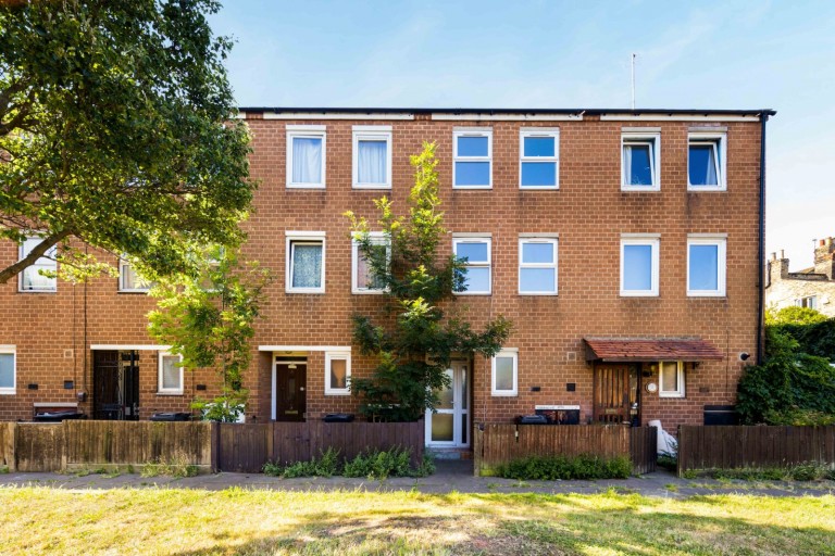 Lyneham Walk, E5