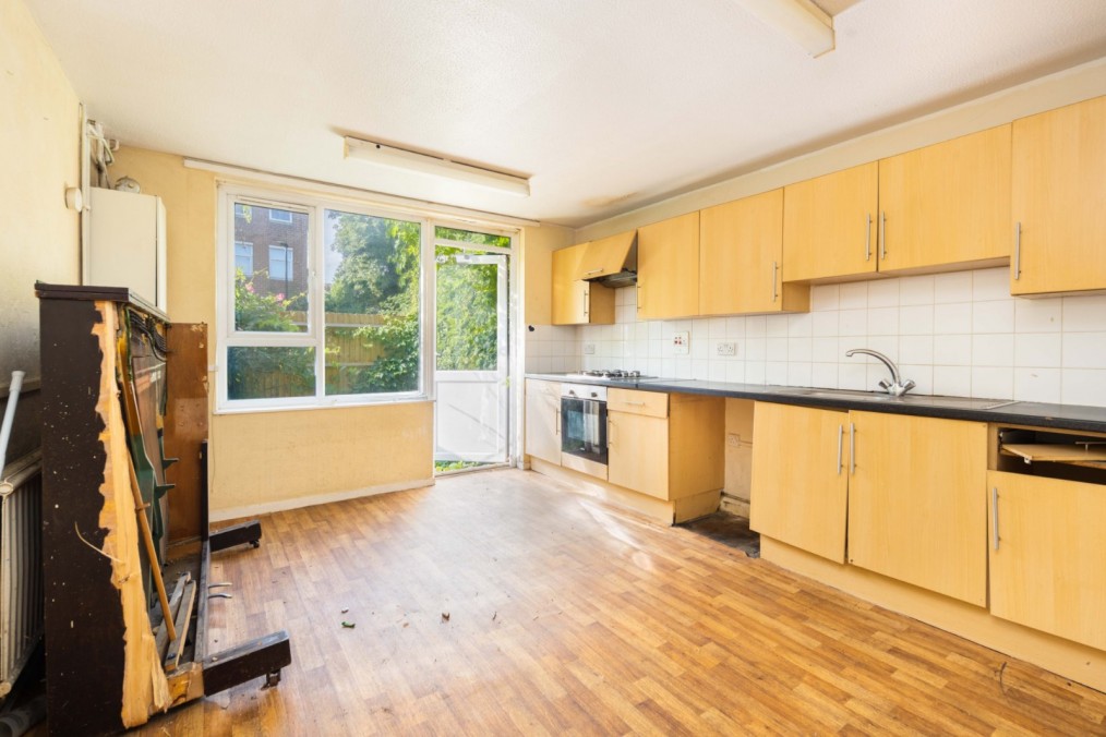Lyneham Walk, E5