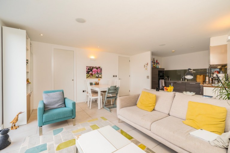 Arthaus Apartments, E8