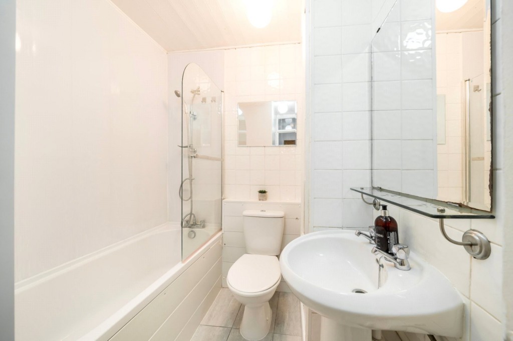 Image for Daubeney Road, E5