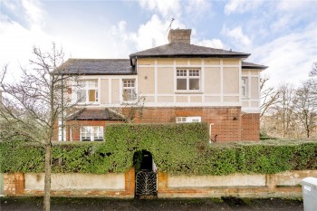 East Bank, N16