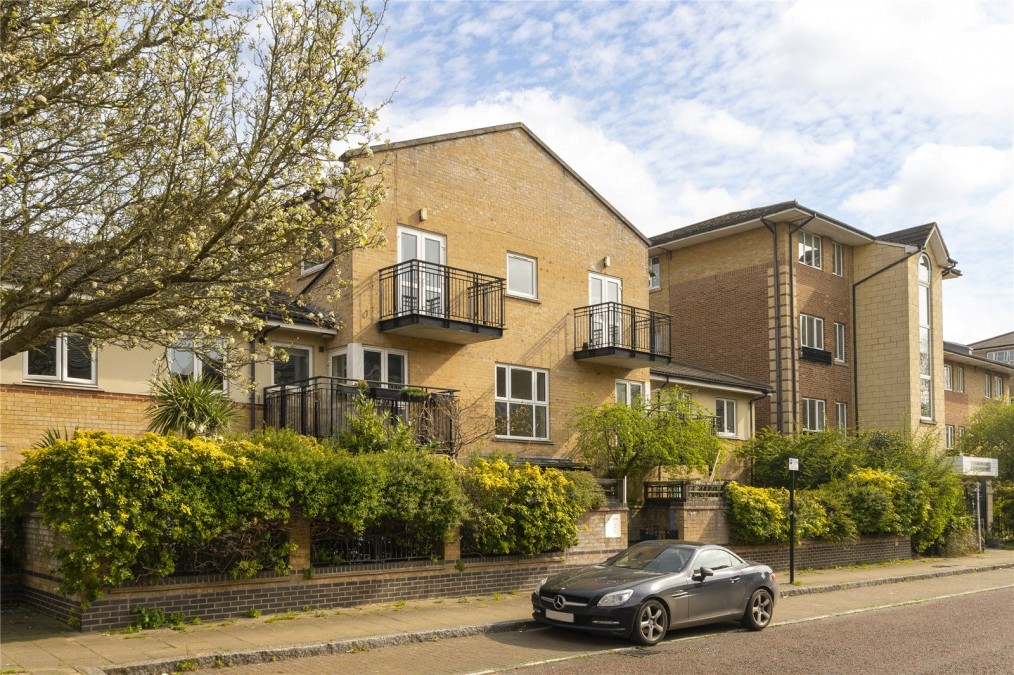 Celandine Drive, E8