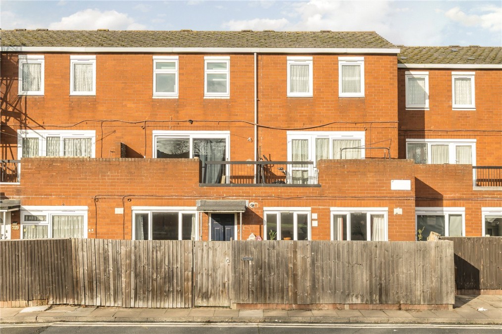 College Close, E9