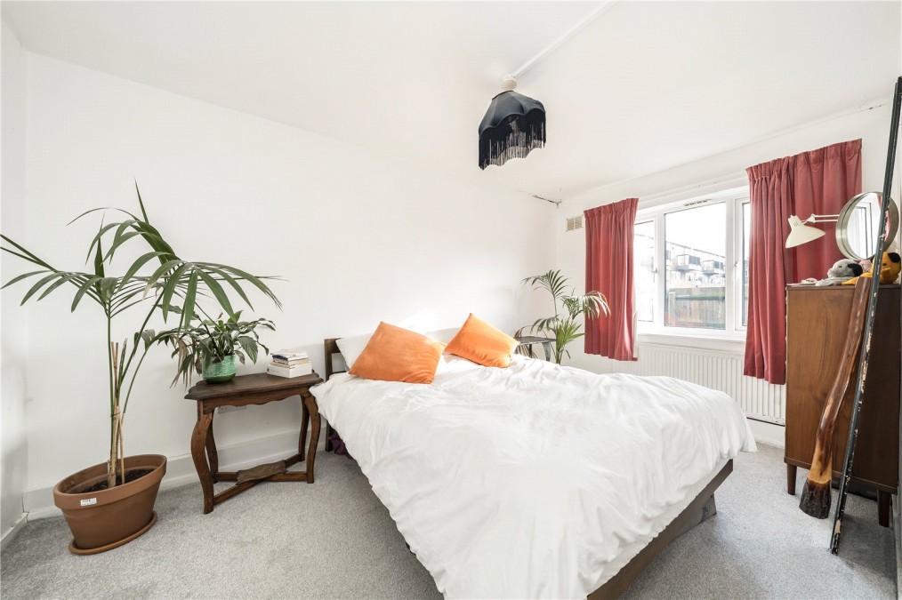 College Close, E9
