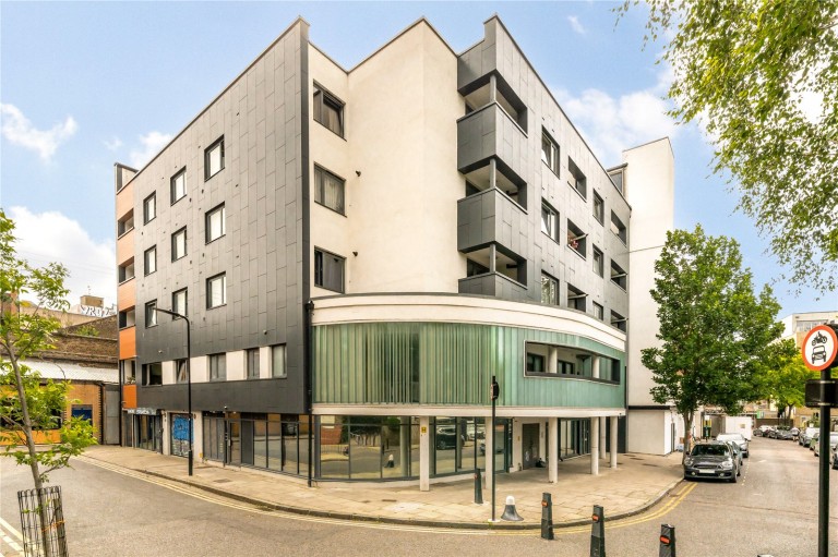 Triangle Road, E8