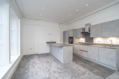 View full details for Quadrant House, Quadrant Mews, Buxton