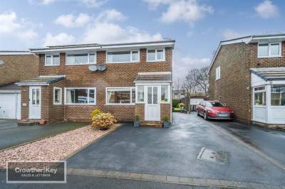 View full details for Elmfield, Chapel-En-Le-Frith, High Peak