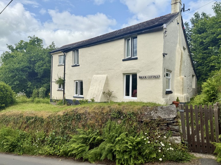 Sampford Spiney, Yelverton