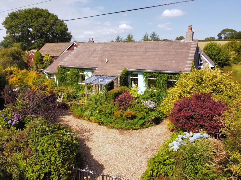 Sampford Spiney, Yelverton