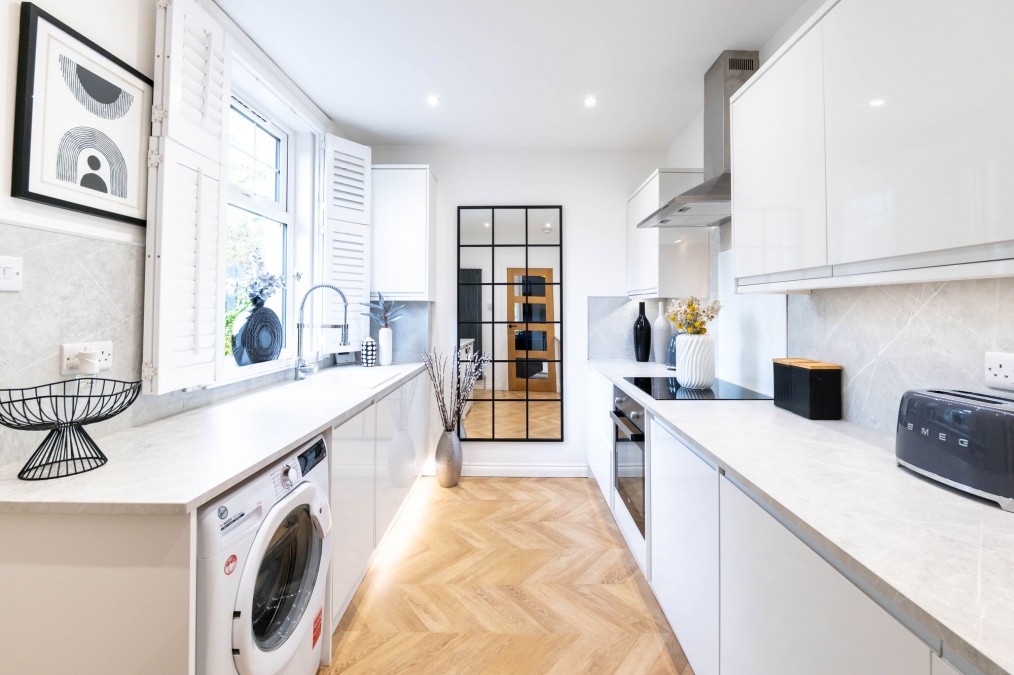 East Main Street, Uphall, EH52