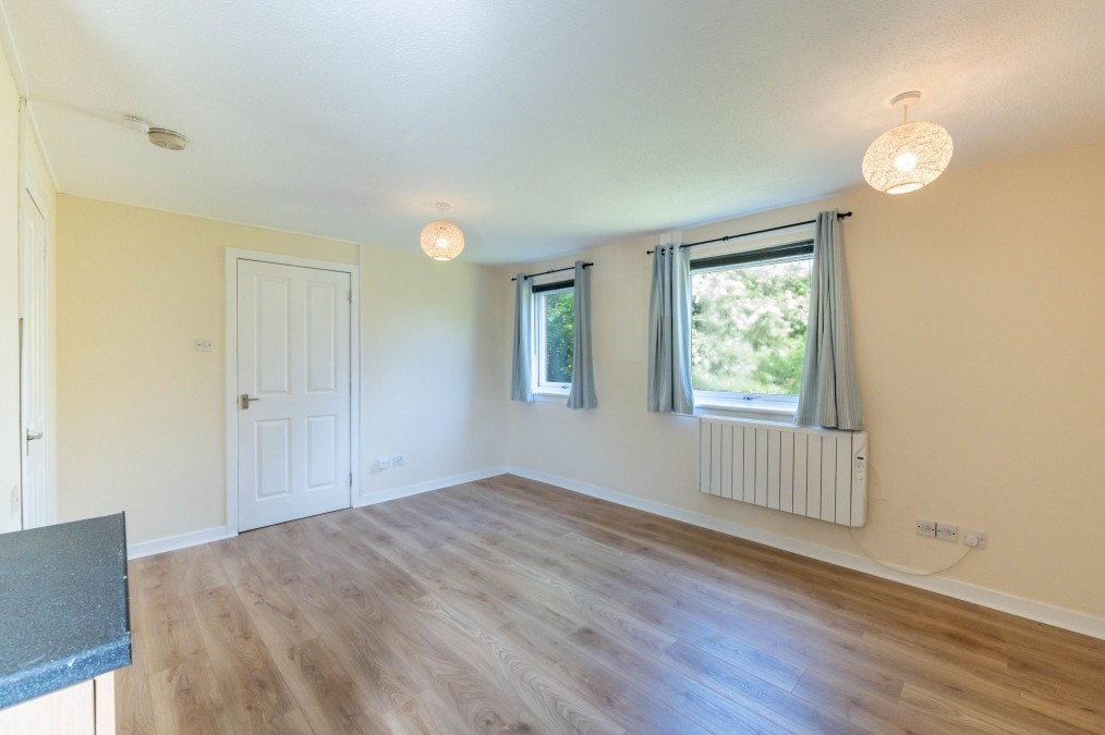 Orchard Place, Livingston, EH54