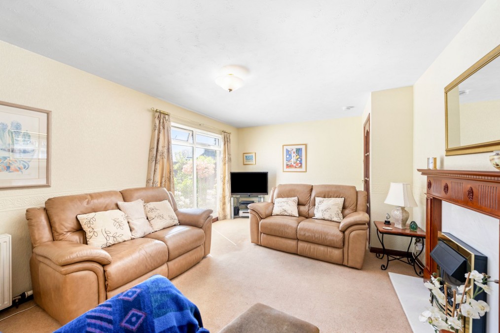 Queen's Avenue, Broxburn, EH52