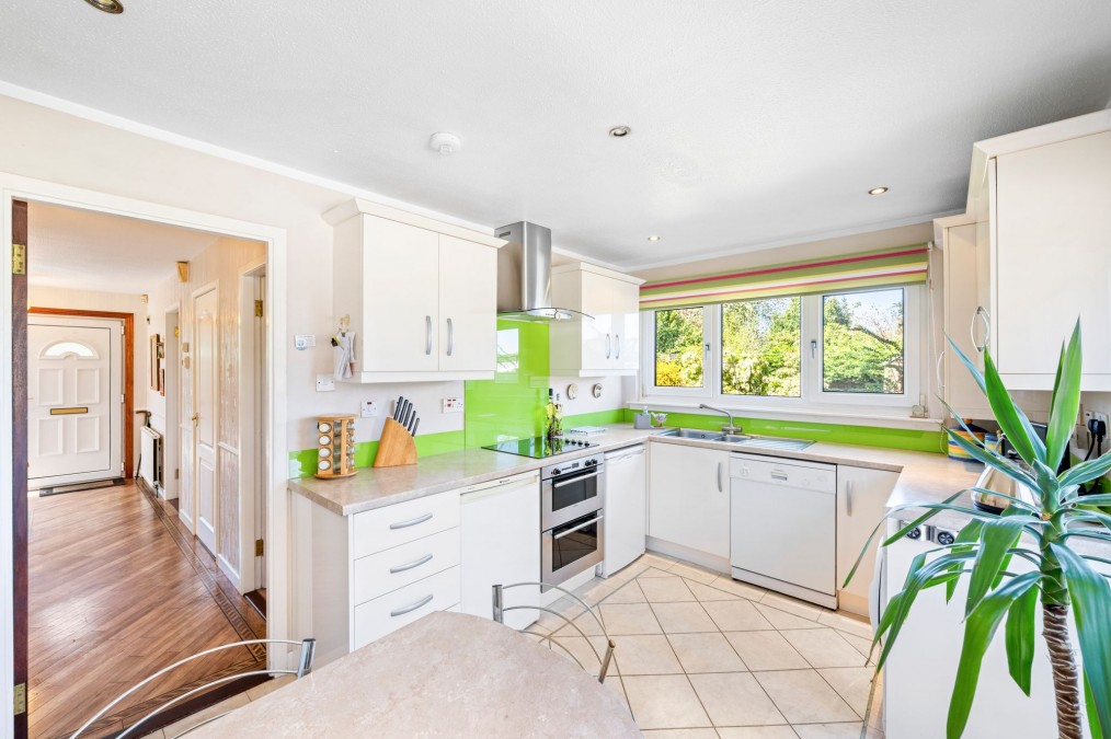 Queen's Avenue, Broxburn, EH52