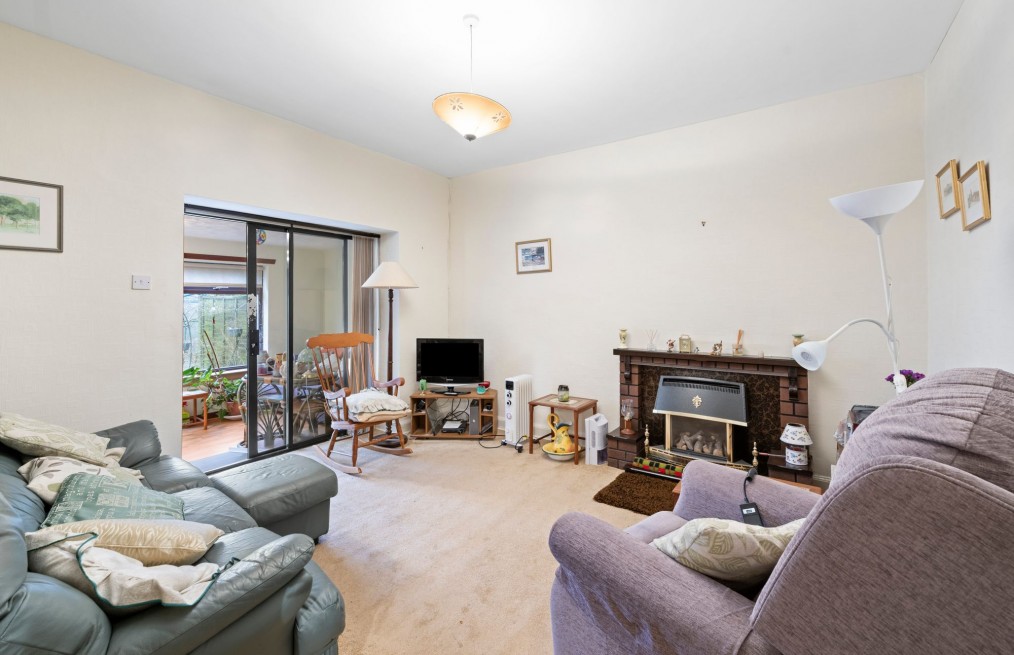 Station Road, Uphall, EH52