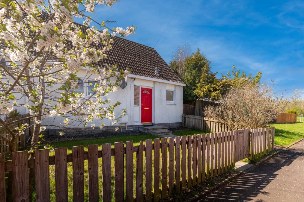 Forrest Walk, Uphall, EH52