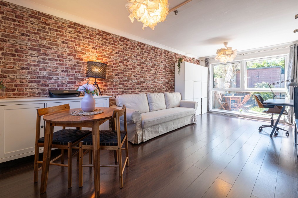Forrest Walk, Uphall, EH52