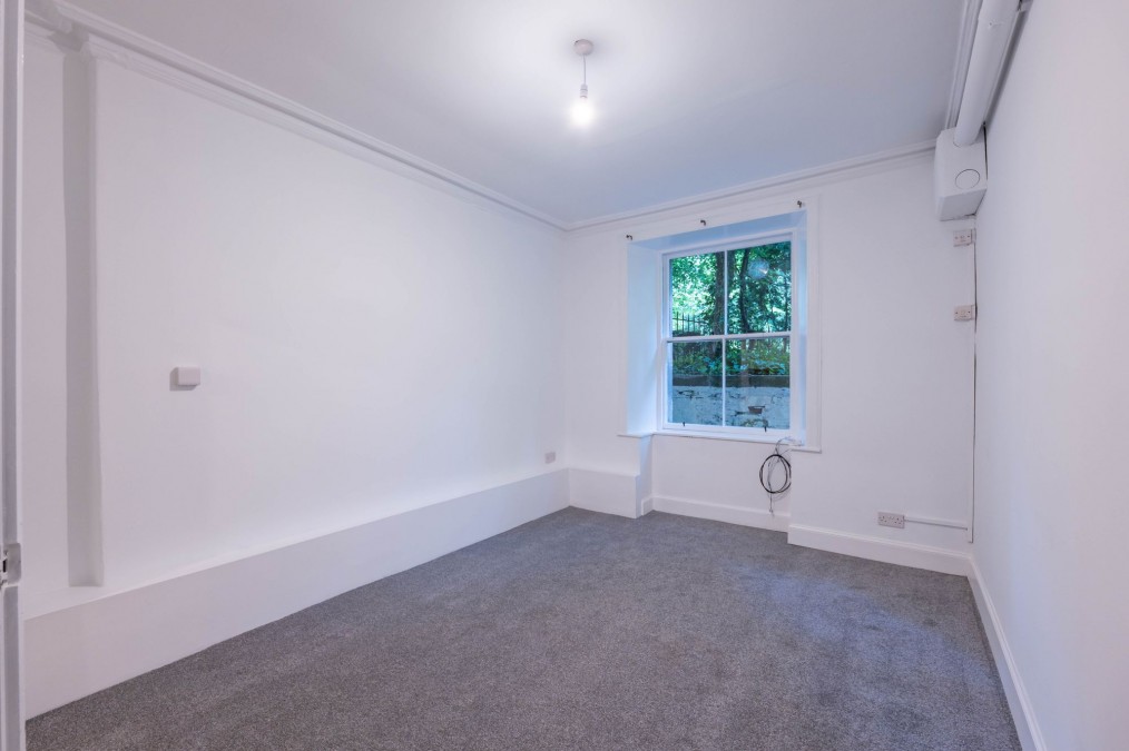 Warrender Park Road, Edinburgh, EH9