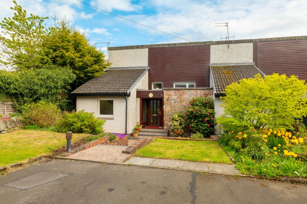 West Main Street, Uphall, EH52