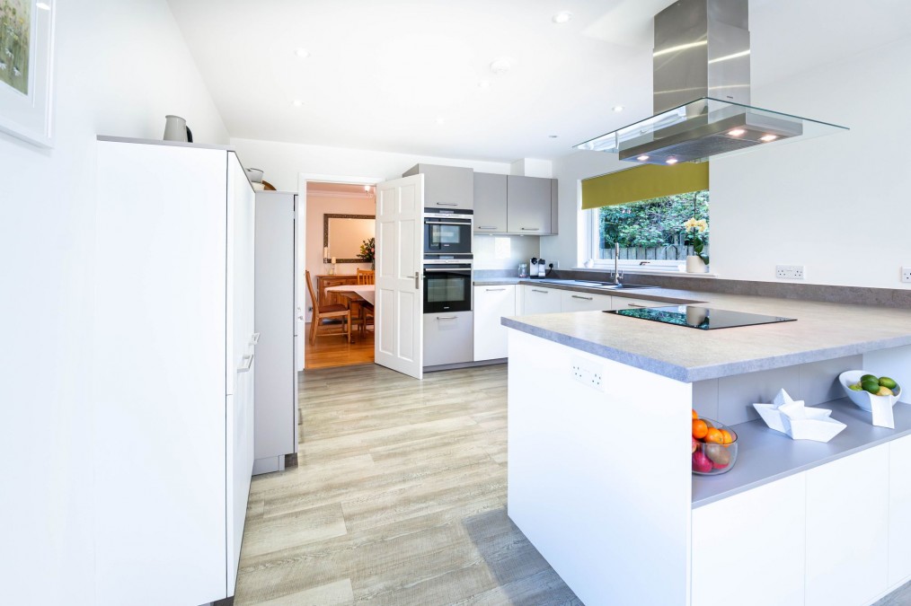 West Main Street, Uphall, EH52