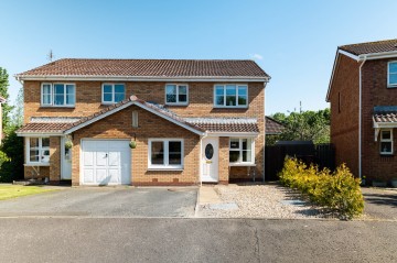 Kaims Gardens, Livingston Village, EH54