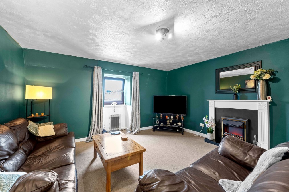 West Main Street, Uphall, EH52