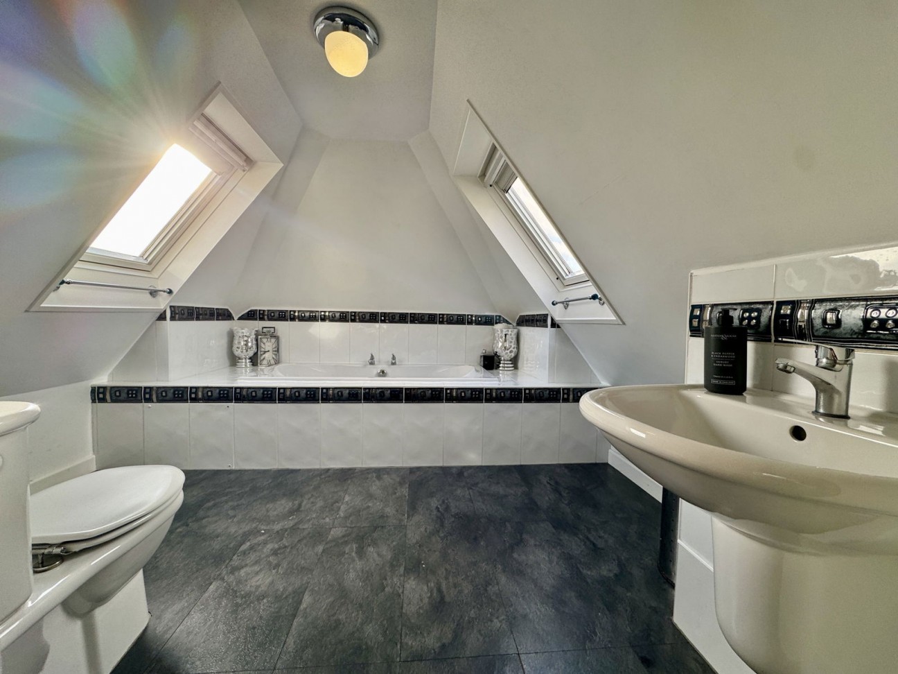 Looseleigh Lane, Derriford, Plymouth, PL6 5JD