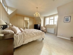 Looseleigh Lane, Derriford, Plymouth, PL6 5JD