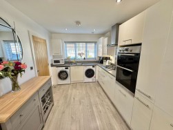 11 Ottor Road, Yelverton, Devon