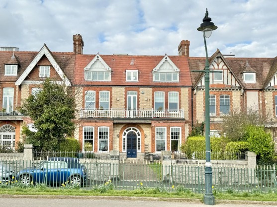 Queens Gate, Lipson, Plymouth, PL4 7PP