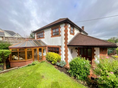 View full details for Fleur de Lis, Blackwood, Caerphilly
