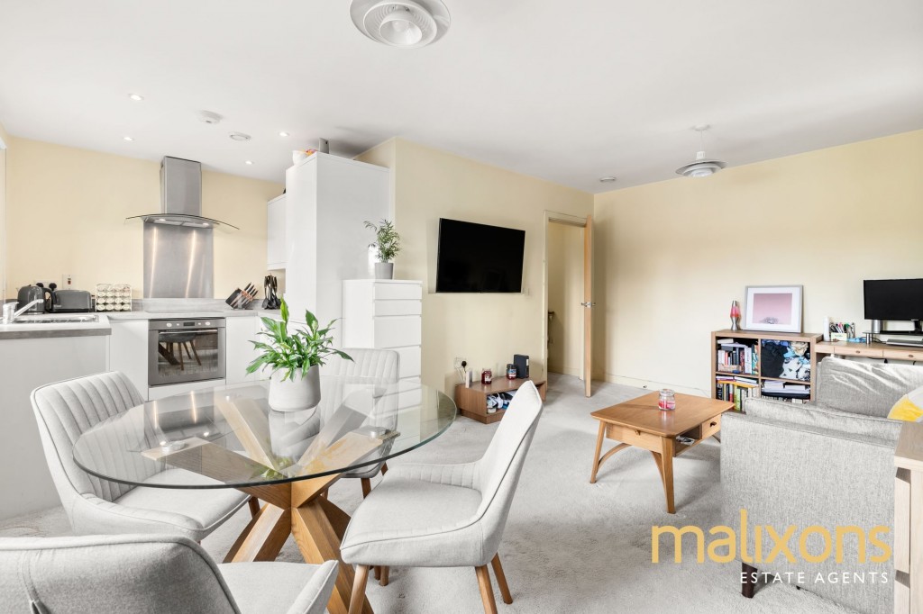 London Road, Mitcham, CR4