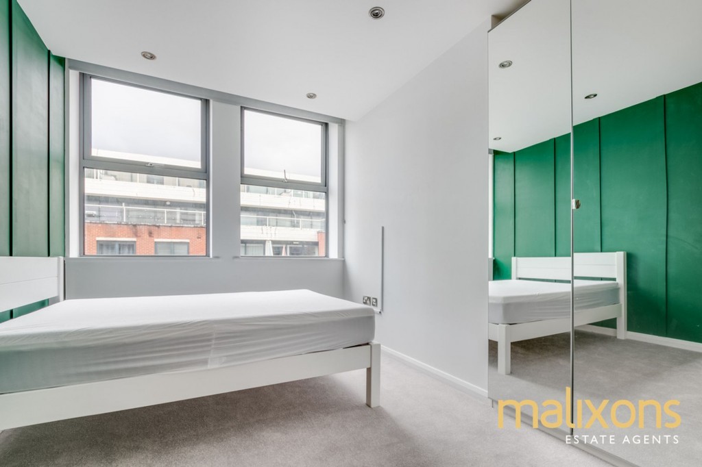 Streatham High Road, Norwich House, SW16