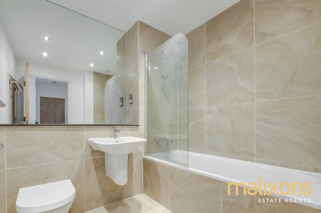 Streatham High Road, Norwich House, SW16