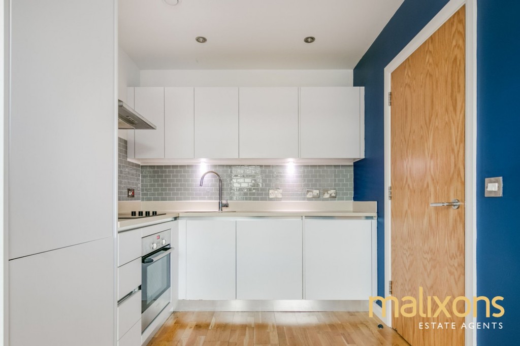 Streatham High Road, Norwich House, SW16