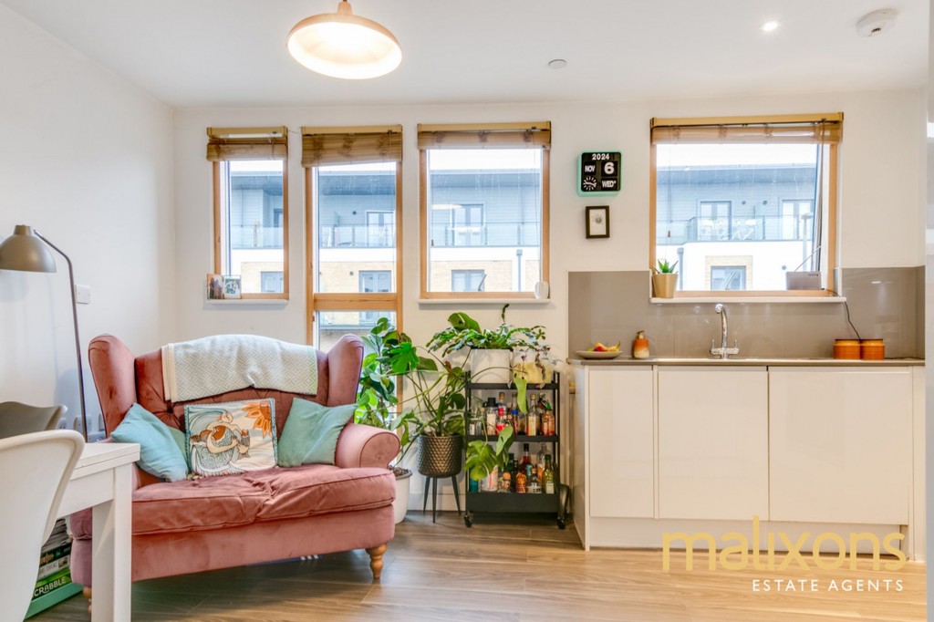Garratt Lane, Deepak House, SW17