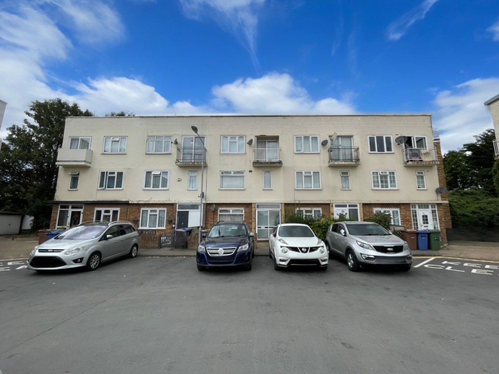 Dukes Avenue, Grays, Essex, RM17