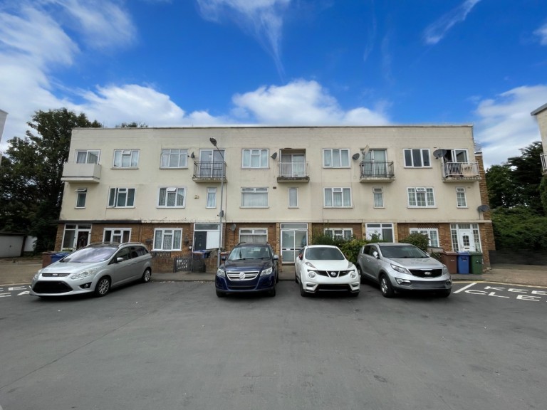 Dukes Avenue, Grays, Essex, RM17