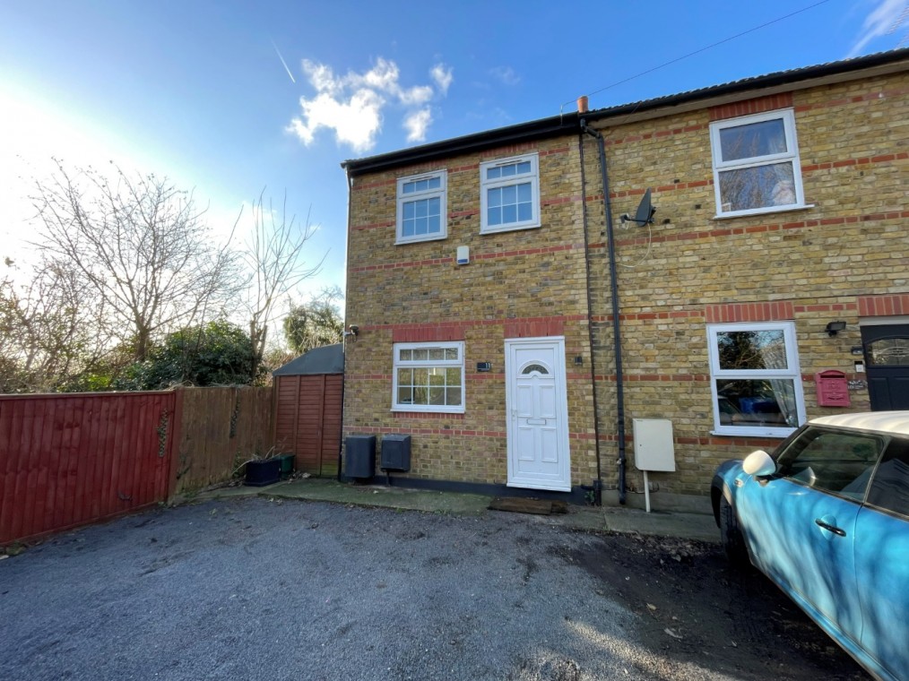 Lennard Row, Aveley, South Ockendon, Essex, RM15