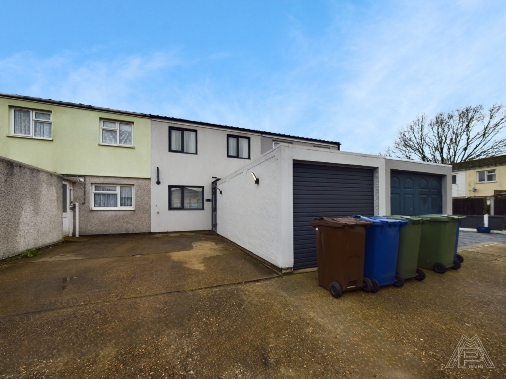 Larkspur Close, South Ockendon, Essex, RM15