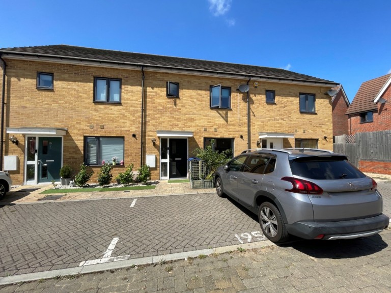 Bumpstead Mead, Aveley, Thurrock, RM15