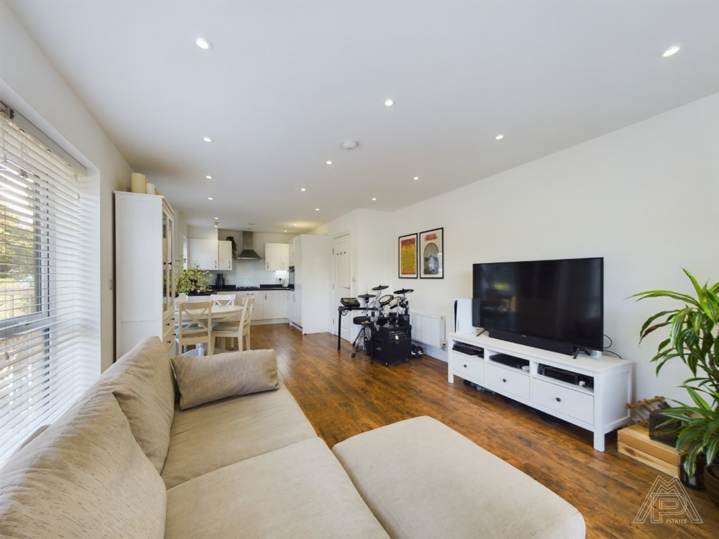 Falcon Way, South Ockendon, Essex, RM15
