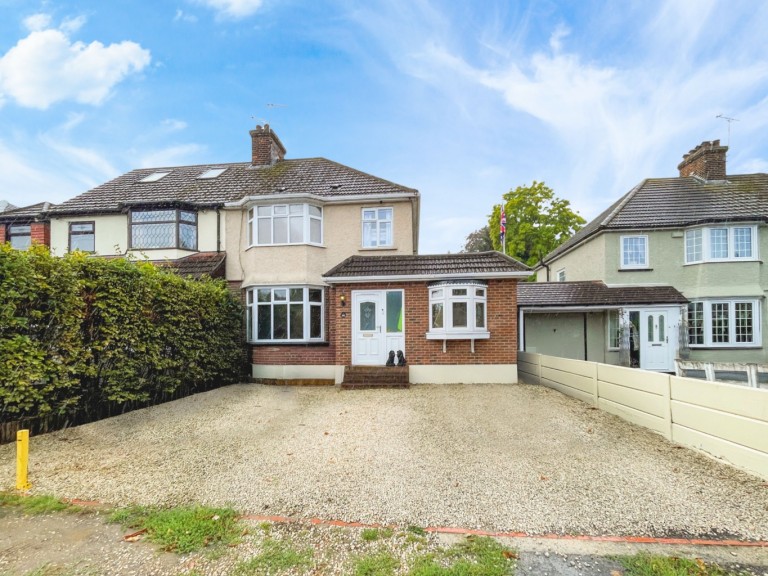 Purfleet Road, Aveley, RM15