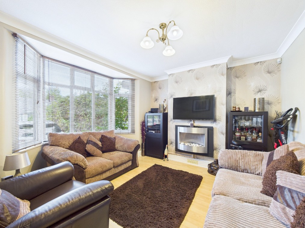Purfleet Road, Aveley, RM15