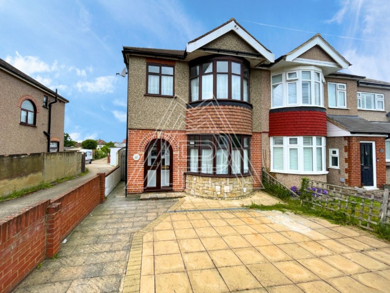 Lowlands Road, Aveley, South Ockendon, Essex, RM15