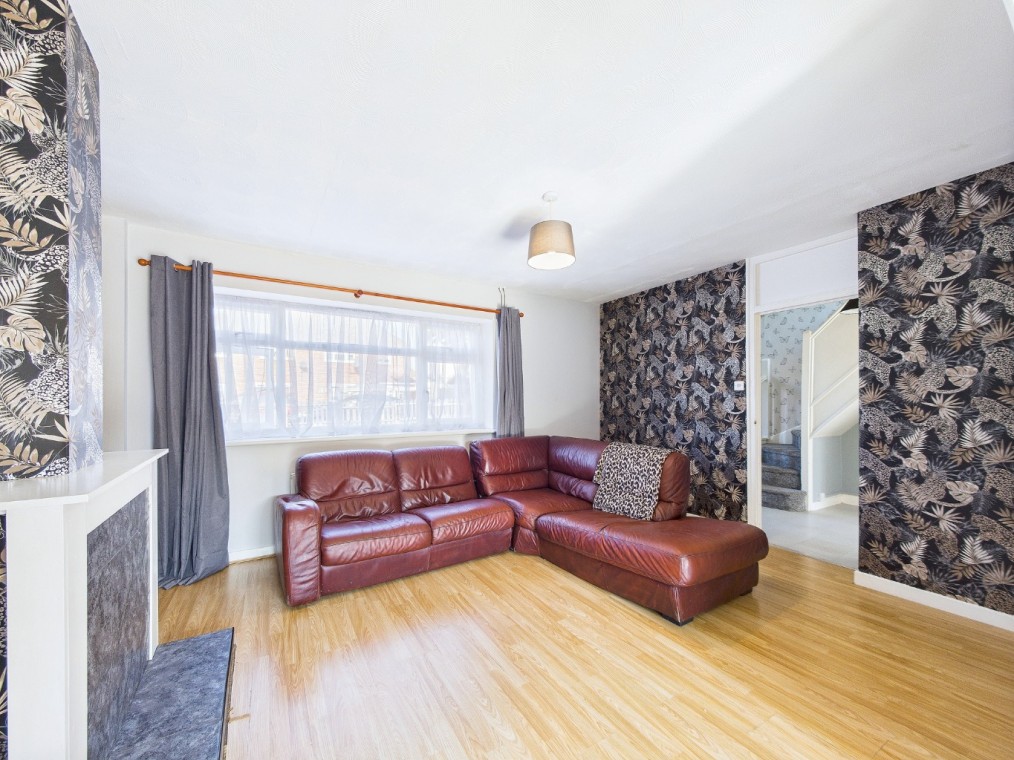 Hall Crescent, Aveley, South Ockendon, Essex, RM15 4JR